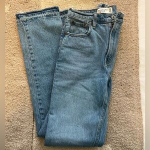 Like New A&F Ultra High Rise 90s Straight Jean